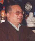沉稳健谈的杨其义
